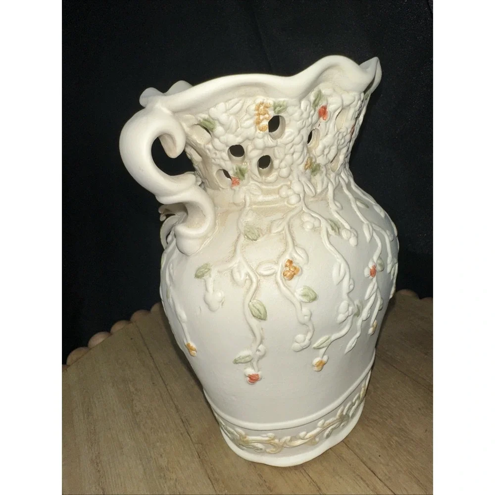 VTG Capodimonte Style Porcelain Vase with Applied Roses and it's original box